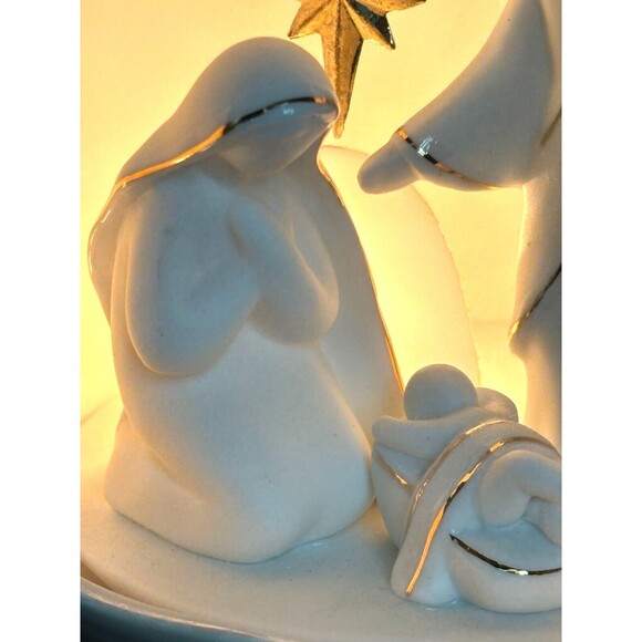 Appletree Design Holy Family Nativity Lighted Globe 7-1/4-Inch Tall w/Cord 2005 - Picture 13 of 16